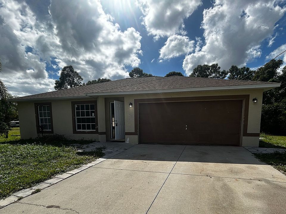 1st image of 402 Bamfield Pl
