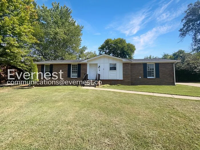 3 bed, 2.0 bath, 1330 sqft, $1,545 — Photo 2