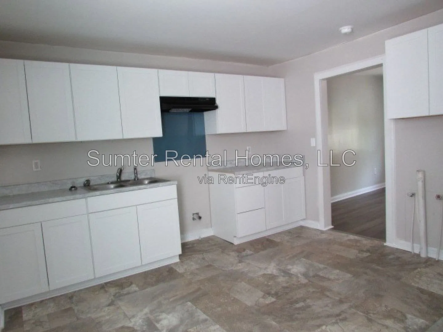 3 bed, 1.0 bath, 911 sqft, $995 — Photo 3