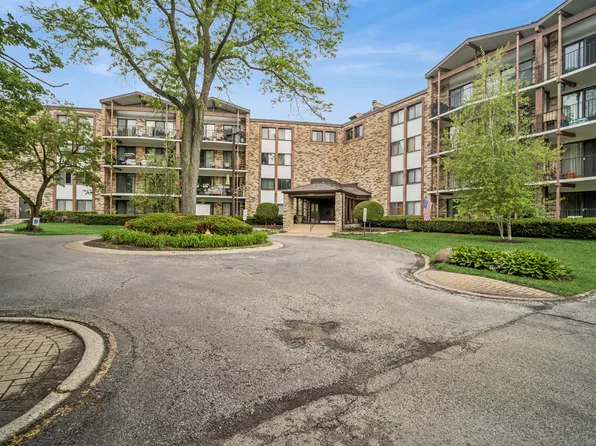 250 W Parliament Pl APT 415, Mount Prospect, IL 60056