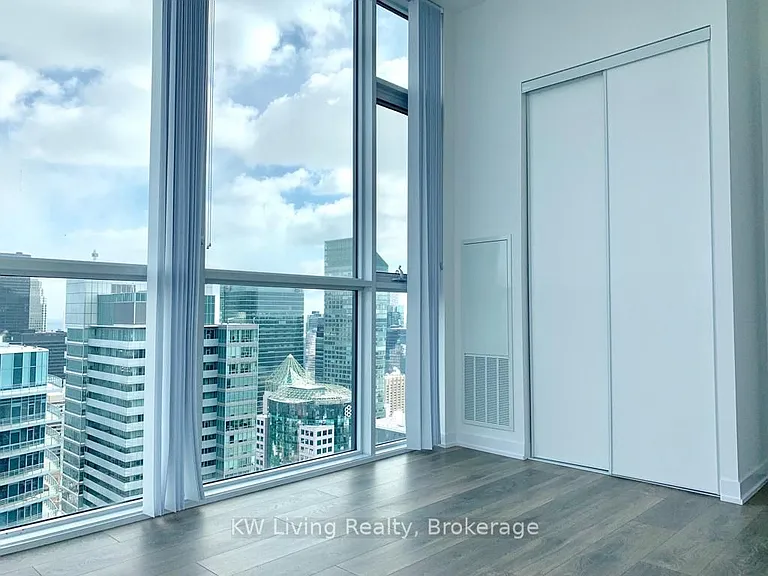 87 Peter St #Penthouse 209 — Photo 7