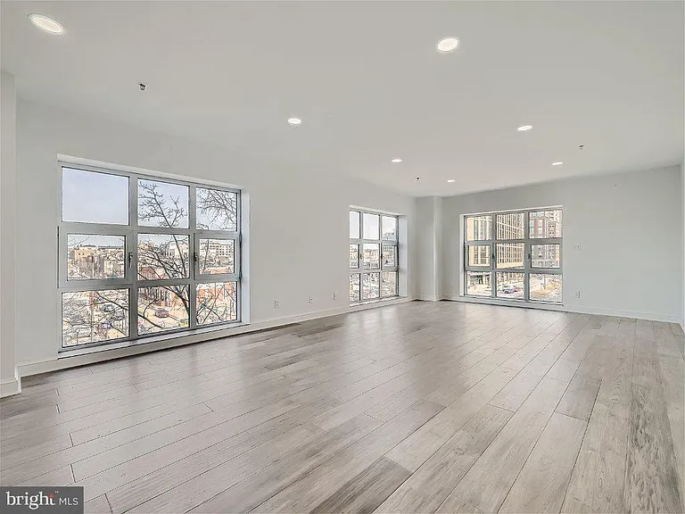 250 President St #211 — Photo 25