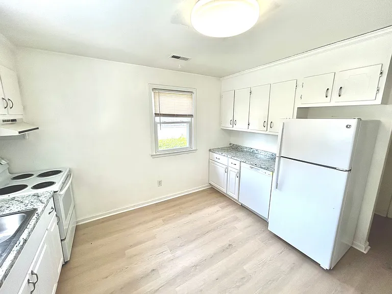 221 S Mesa Dr — Photo 3