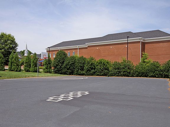 4th image of 4806 Covington Dr NW