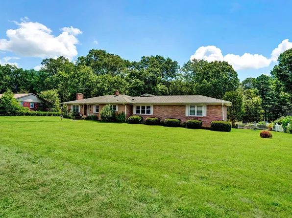 605 S Adair St, Clinton, SC 29325