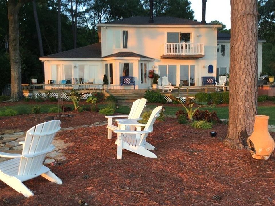 1st image of 202 Bay Haven Ln