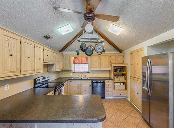 5th image of 809 Rush Creek Dr