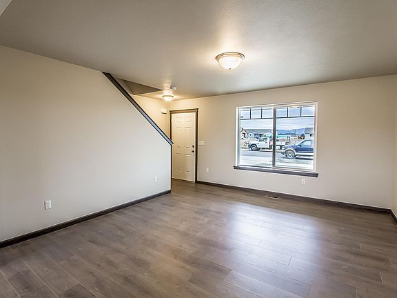 4th image of 3224 N Kiernan Dr