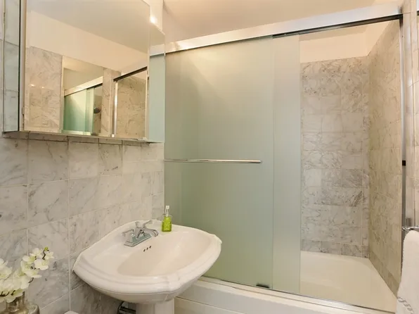 225 East 57th Street image 5 of 6