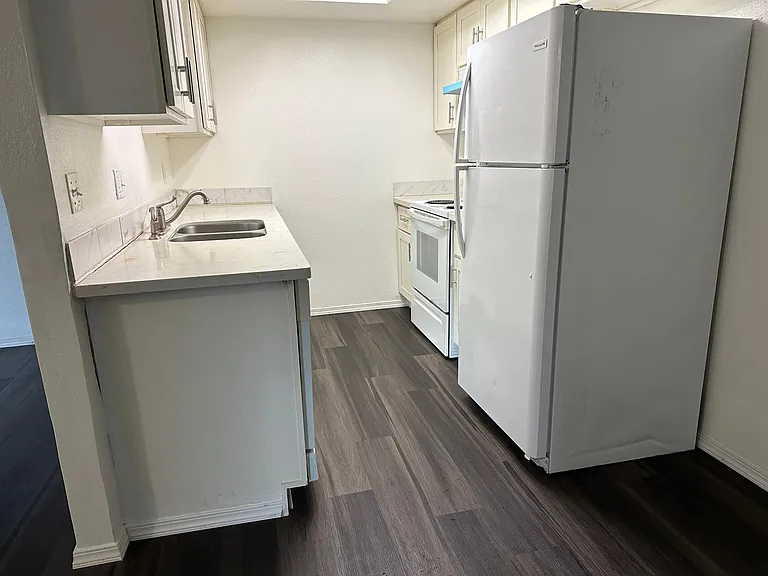 1109 S Woodlawn St #1 — Photo 8