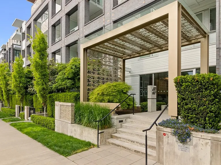 6677 Cambie St #310 — Photo 18