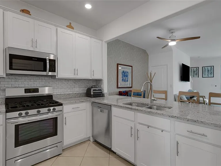 15227 Sunny Day Dr — Photo 5