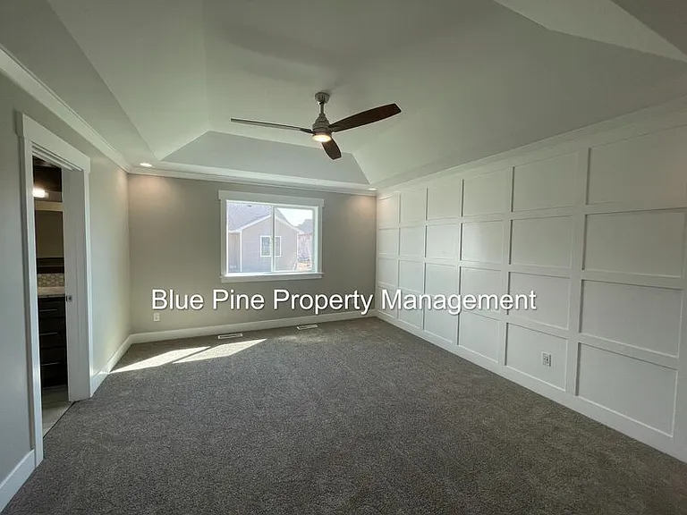 1924 Harrington Cir — Photo 14