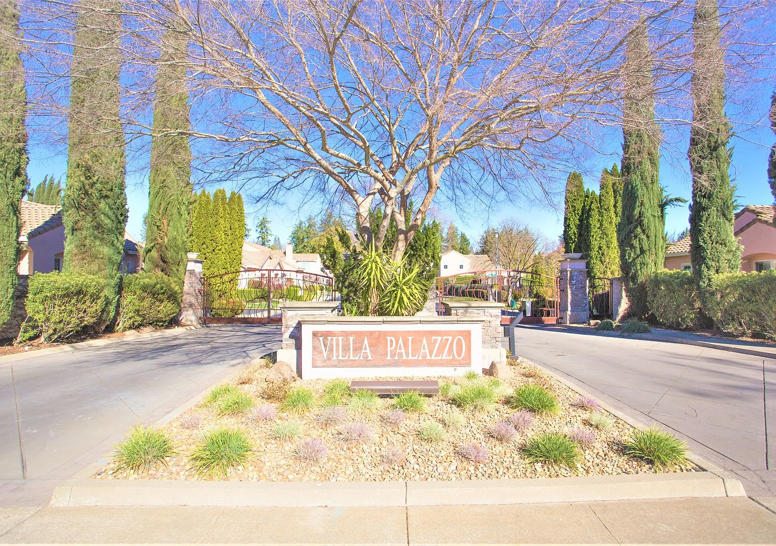 Gorgeous 3 BR/ 2 Bath in Desirable Gated Community!! — Photo 1