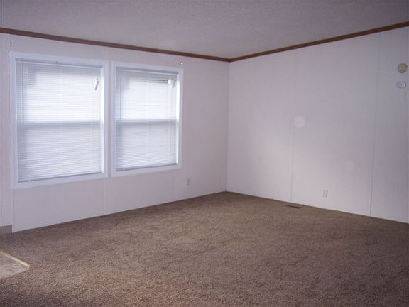 252 MECHANIC Living Room