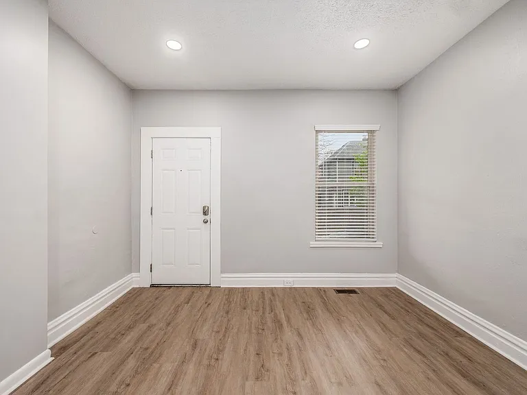 1246 S Washington Ave — Photo 11