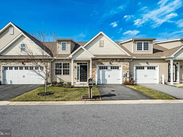 215 Rose View Dr, West Grove, PA 19390