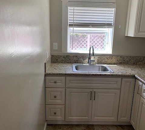 5th image of 1220 W Olive St APT 3