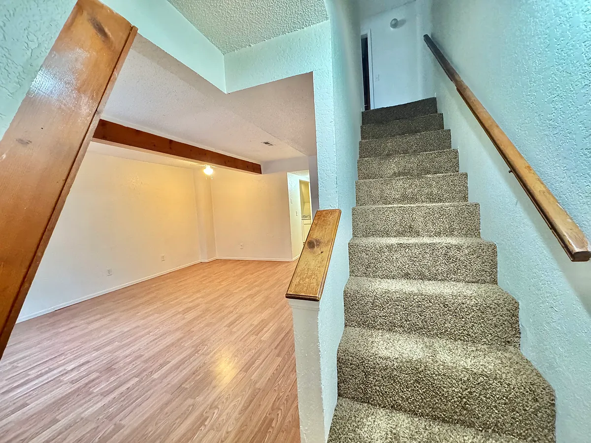 Building Photo - 2401 SW 43rd St #6