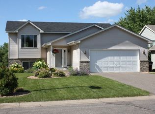 7092 Upper 39th St N, Oakdale, MN 55128