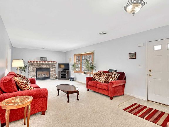5th image of 17 Coffey Ln