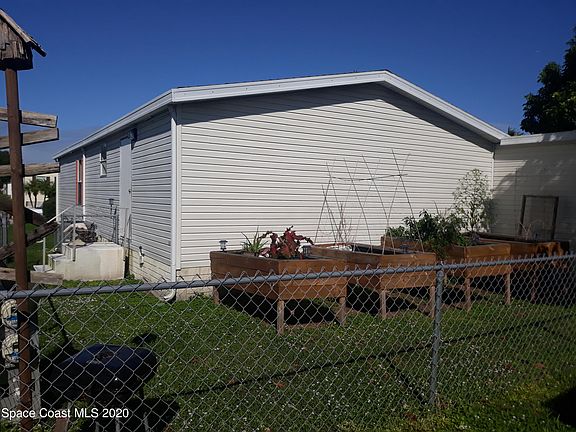 5th image of 364 Dolphin Cir