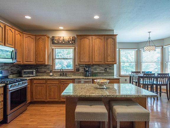 3rd image of 832 Aldengate Dr