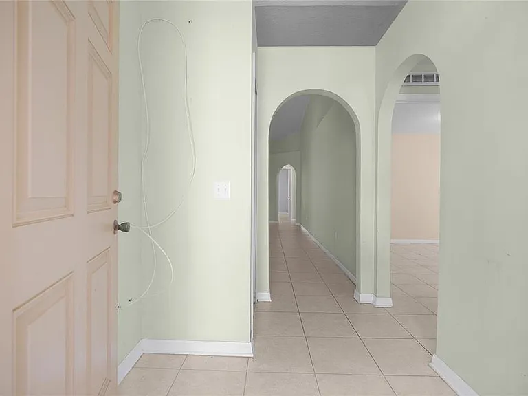 265 Jocelyn Dr — Photo 8