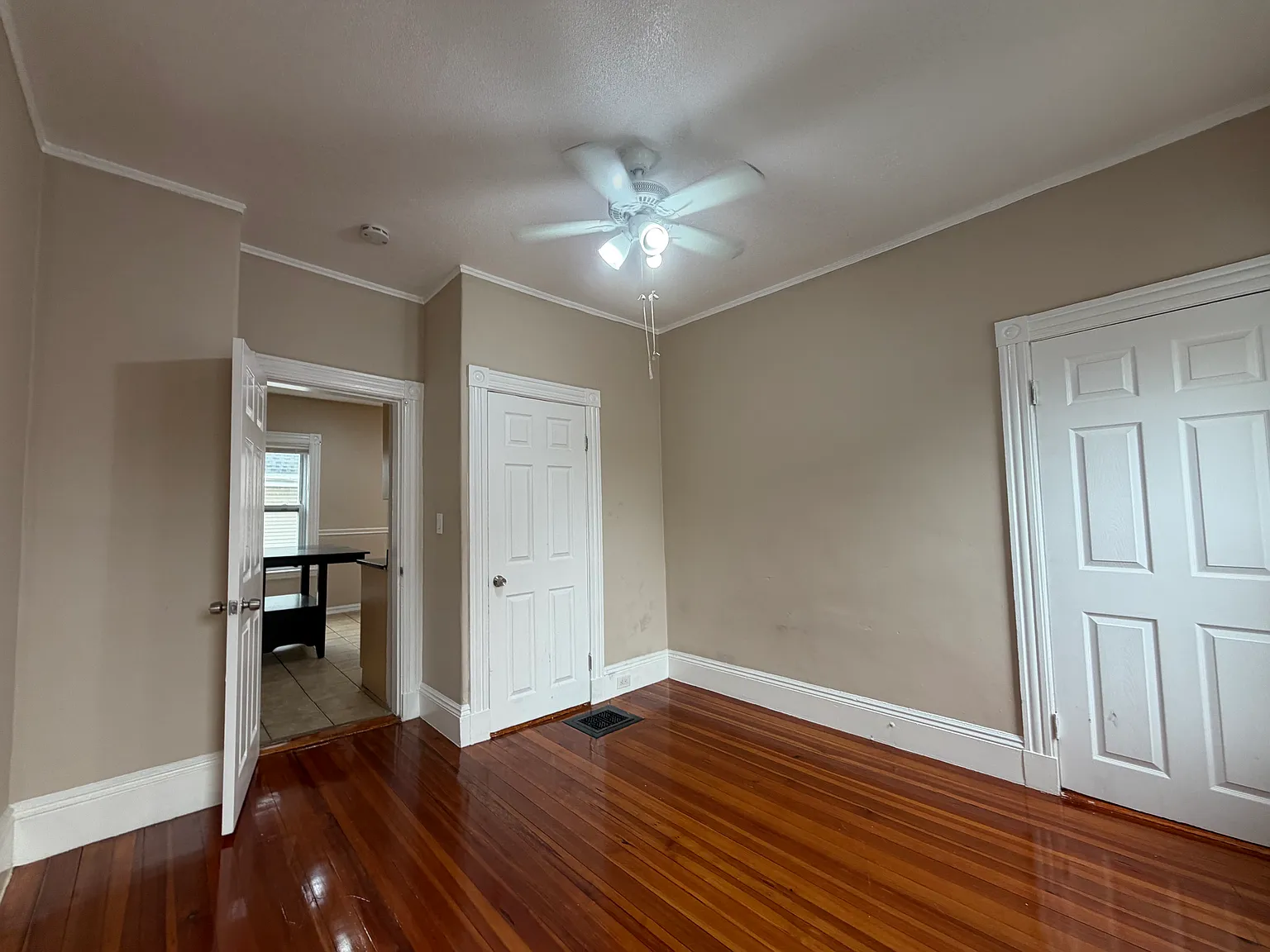 4 bed, 1100 sqft, $3,400 — Photo 3