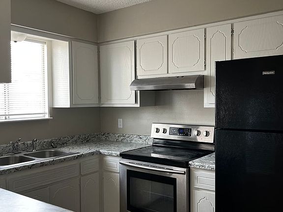 5th image of 3872 Honeysuckle Ln