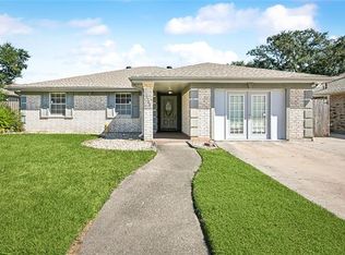 7925 Sandy Cove Dr, New Orleans, LA 70128