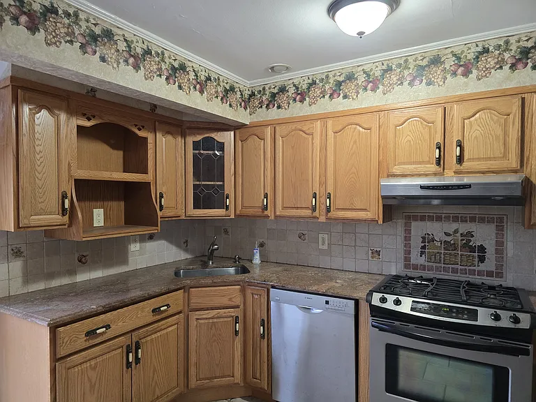 1 Rosewood Dr — Photo 6