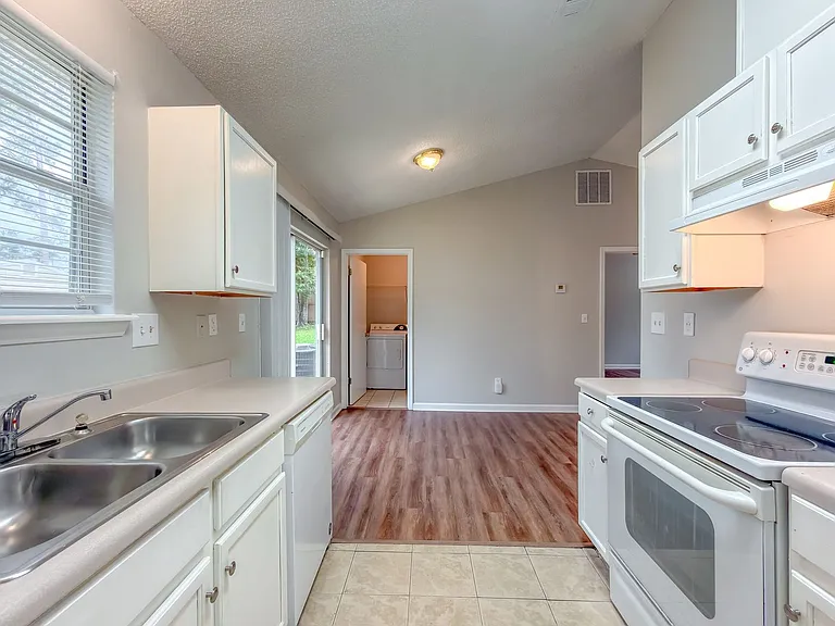 1367 Idlewild Dr — Photo 14
