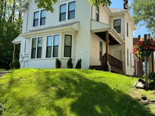 121 1/2 W 8th St, Muscatine, IA 52761