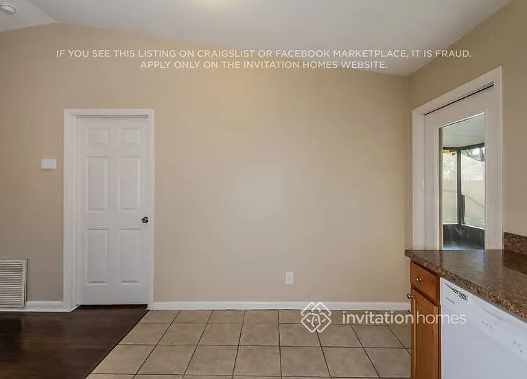 1661 New London St — Photo 8
