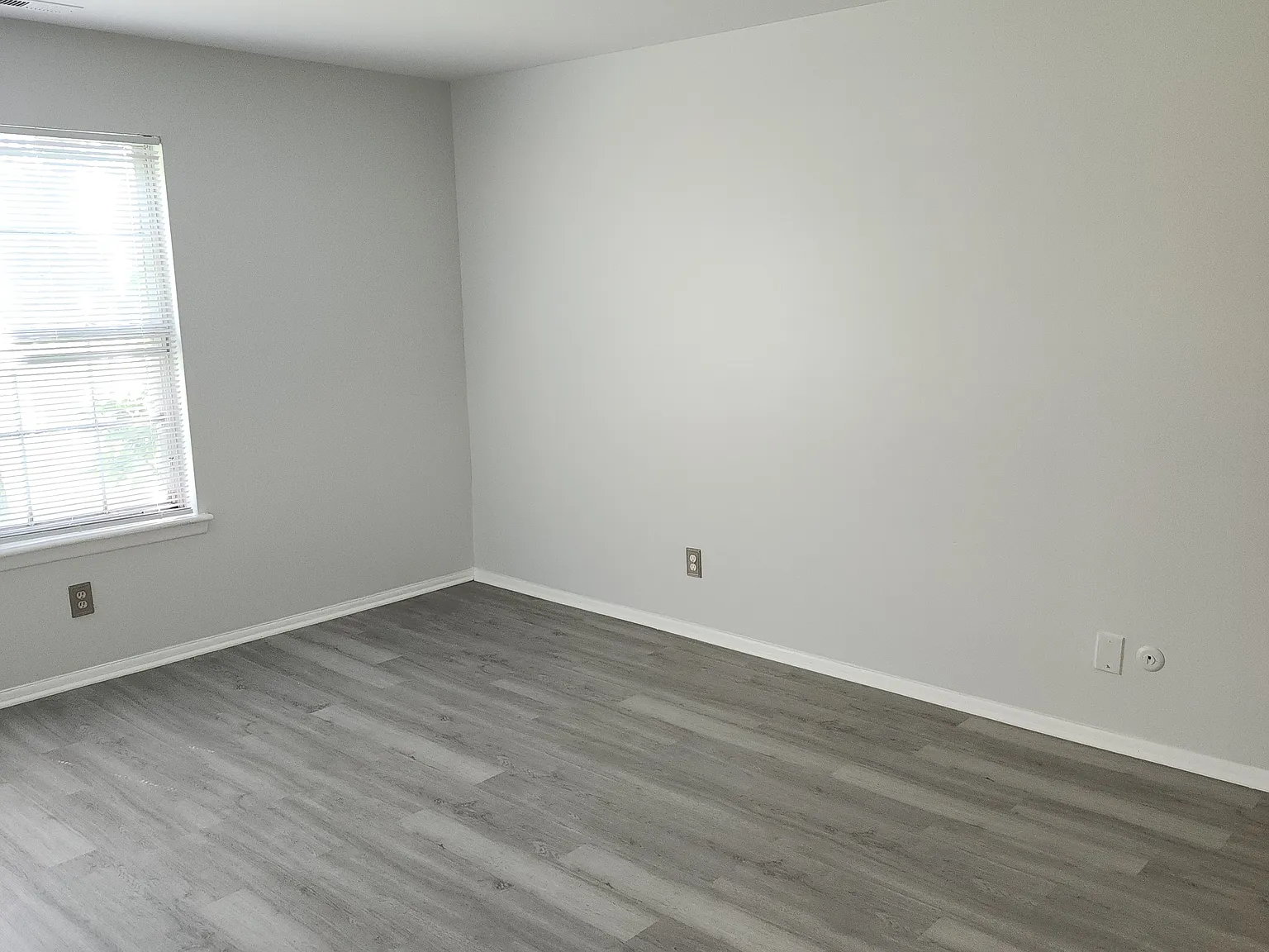 2 bed, 1088 sqft, $2,142 — Photo 4