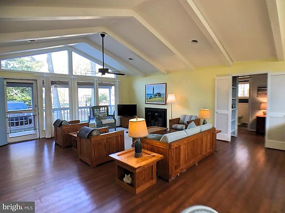 3rd image of 505 Belhaven Ct
