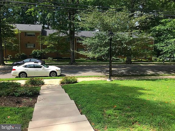 3rd image of 10427 Montrose Ave #M3