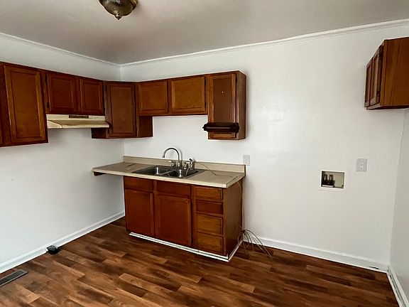 3rd image of 2221 Briarfield Rd