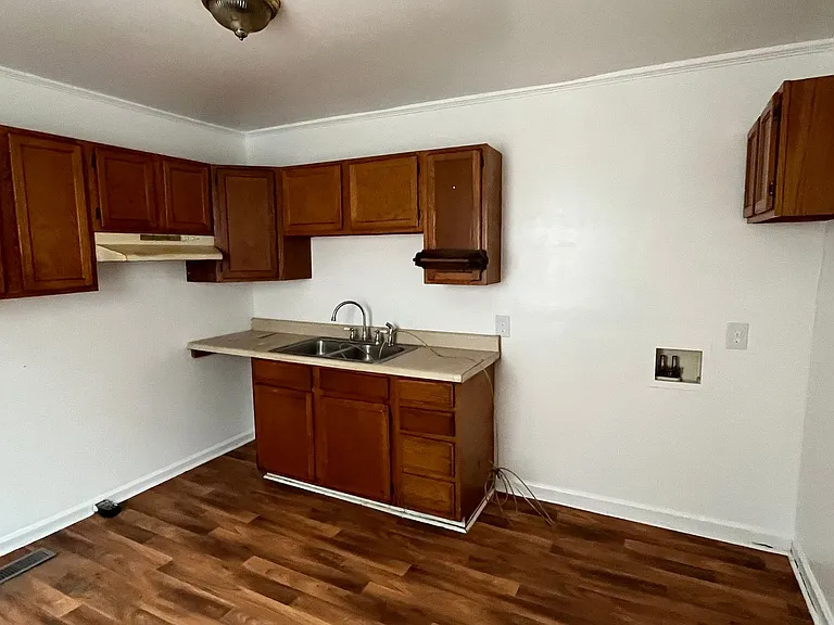 2221 Briarfield Rd — Photo 3