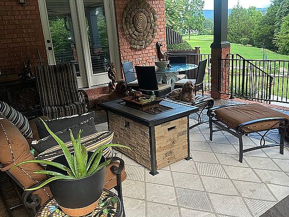 3rd image of 768 Outlook Ln
