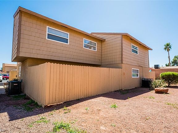 3rd image of 5247 Garden Ln
