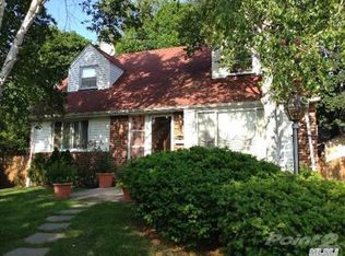 38 Willets Dr, Syosset, NY 11791