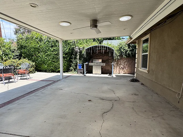 10500 Jordan Ave — Photo 15
