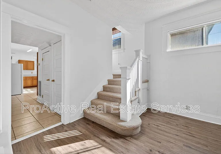 1008 Grayson St — Photo 3