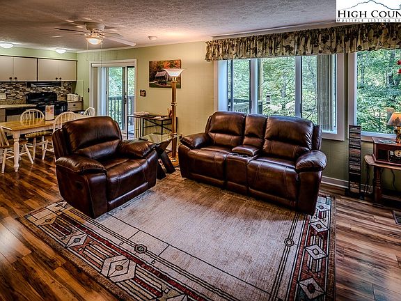 4th image of 300 Glenwood Lane #53