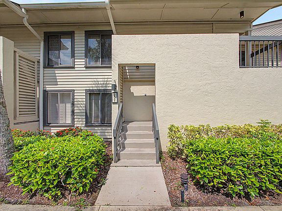 2nd image of 5132 SE CLUB Way #202