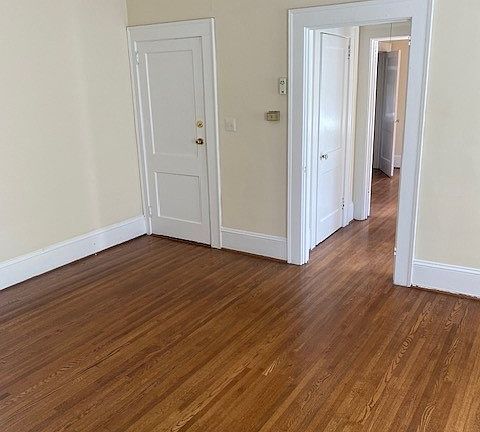 5th image of 2108 Park Rd APT 3