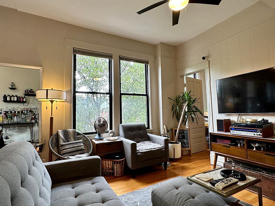 1st image of 1824 W Wabansia Ave APT 2R