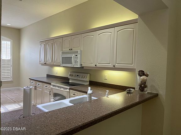 2nd image of 1425 Carlow Cir